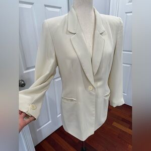 Elegant Cream Women's Blazer